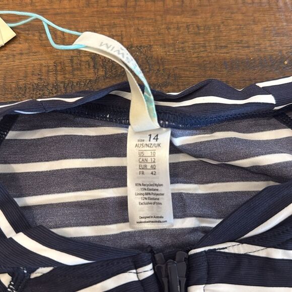 Sea level swim, Australia, 3/4 sleeve rash guard - Picture 3 of 10